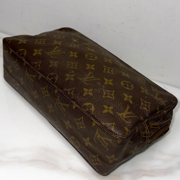Auth LOUIS VUITTON large Toilette Pouch - Picture 6 of 11